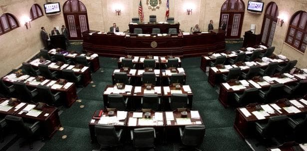 Ya es ley la moratoria a la deuda de Puerto Rico