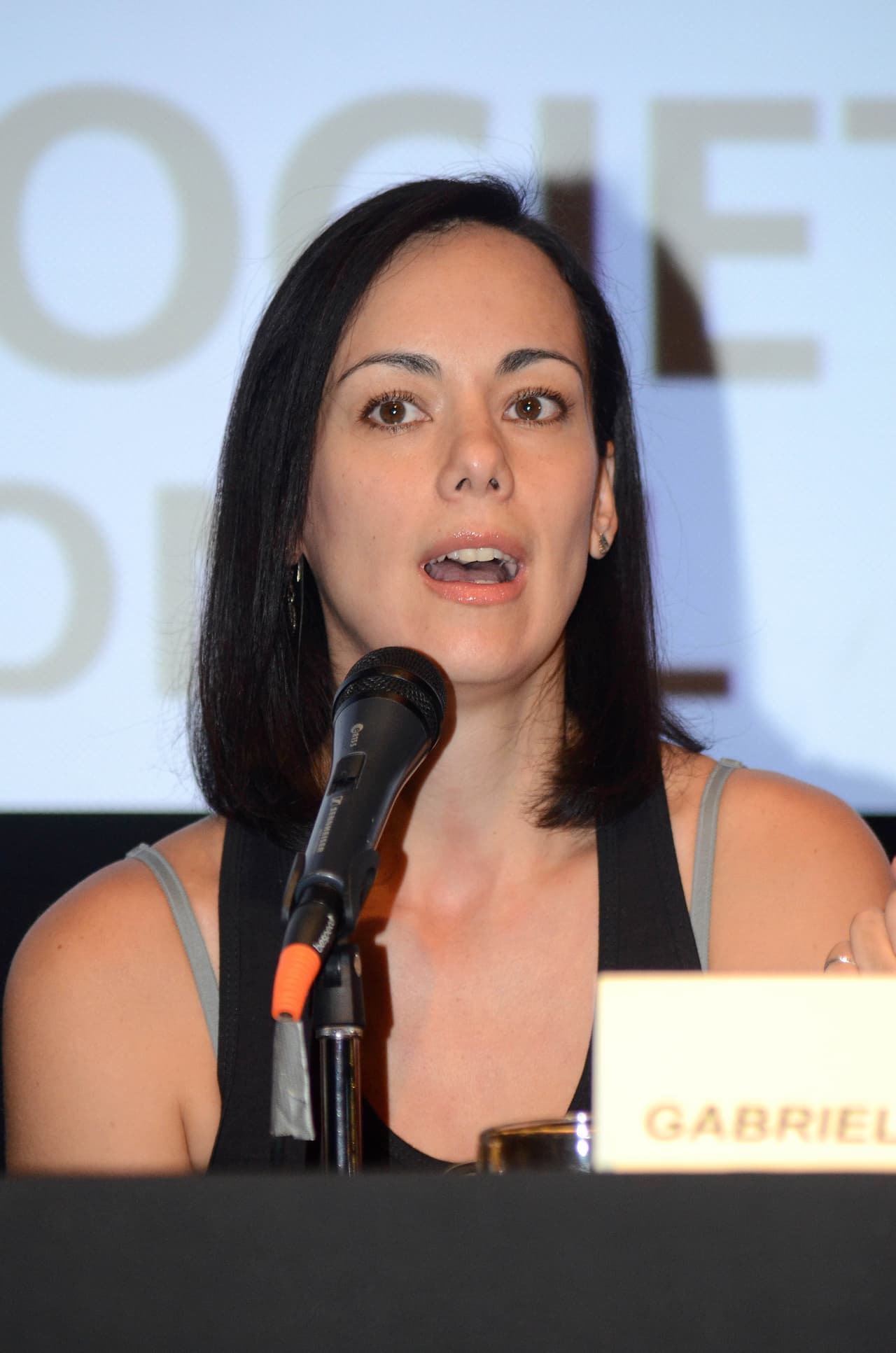 Además de actriz, también es productora teatral, "Analfabeta" es una de las obras que ha producido y en la que también actuó.