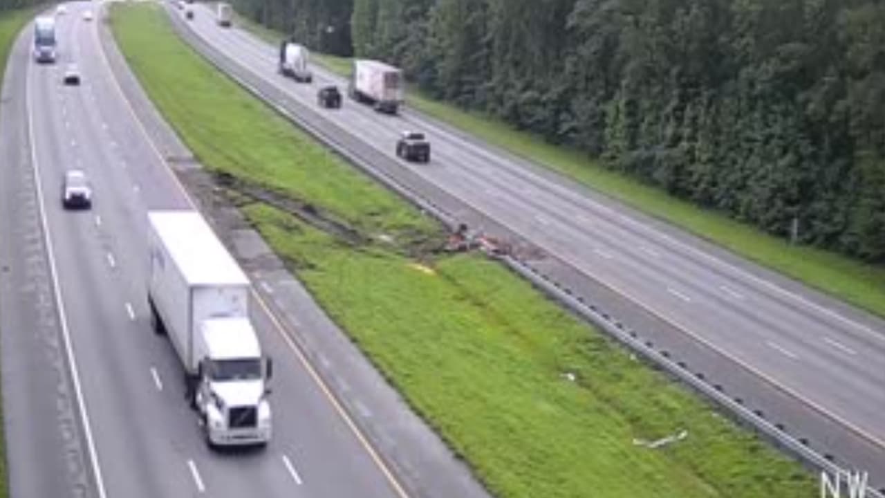I-75 reabre tras cerrar por más de 12 horas por un accidente de camión y derrame de químico en Florida 