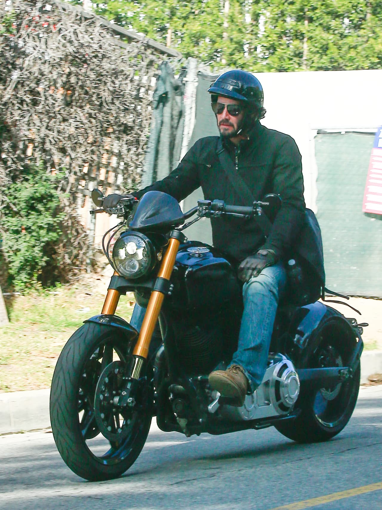 Keanu Reeves es todo un 'biker'.