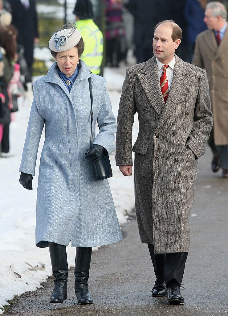 El príncipe Edward, entre tanto, goza de una aprobación de 54 por ciento, mientras que su hermana, la princesa Anna, tiene una popularidad de 70 por ciento.