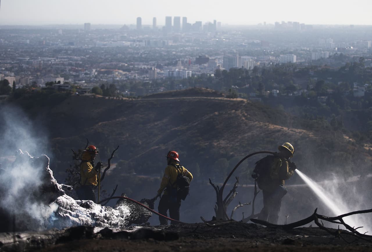 El observatorio Grffith, las carreteras, los estacionamientos, las rutas de senderismo, así como las áreas alrededor del Greek Theatre y Western Canyon permanecerán cerradas hasta nuevo aviso.
