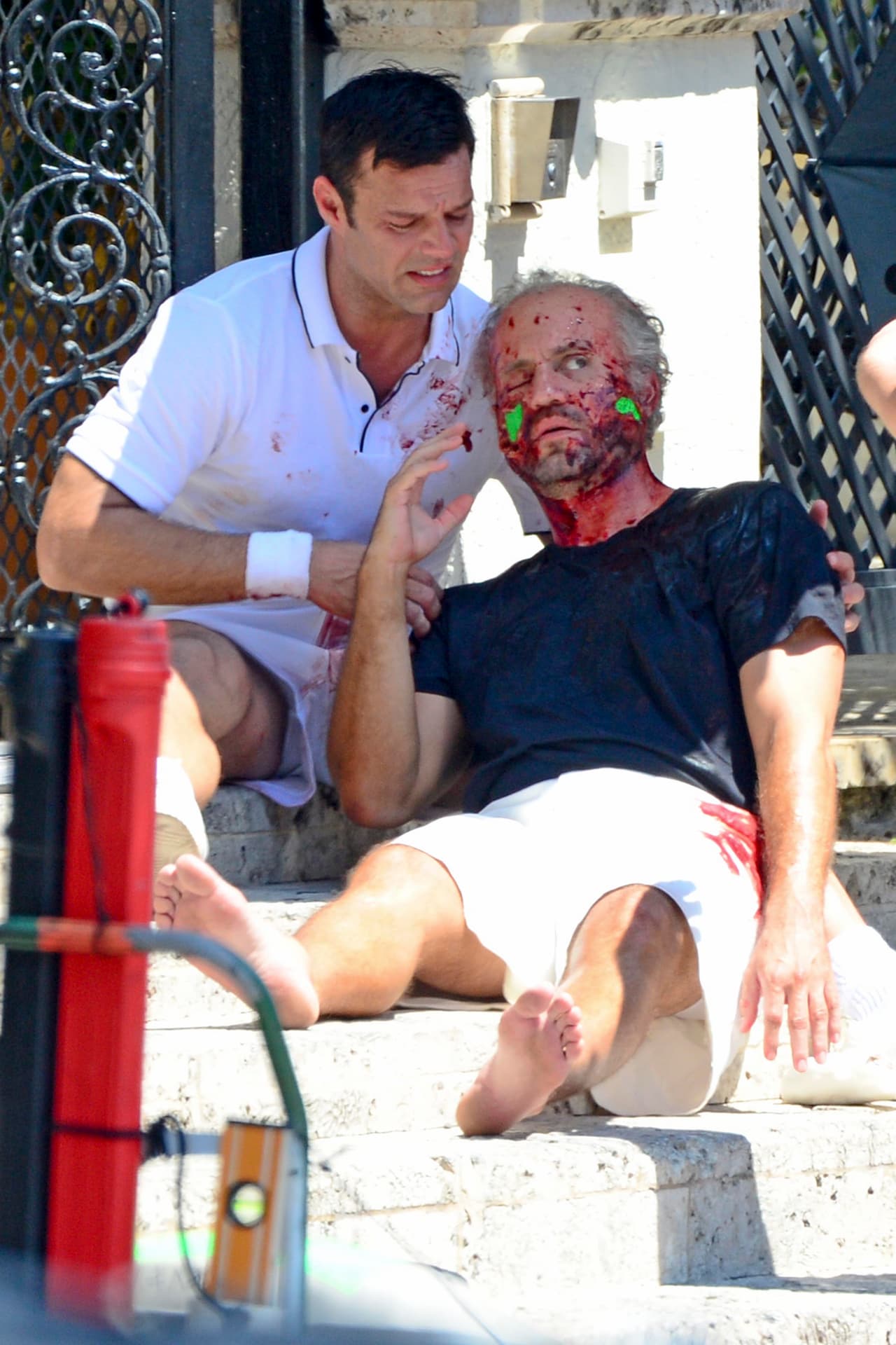 Terminada la escena, Ricky Martin intentaba componerse, mientras que Edgar Ramírez respondía a las indicaciones de los técnicos, todos bajo la dirección de Ryan Murphy.