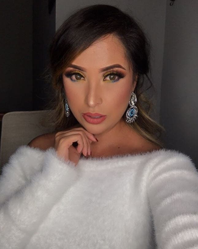 <b><a href="https://www.univision.com/temas/daniela-rodriguez">Daniela Rodríguez,</a></b> una de las participantes de la primera temporada de Enamorándonos, 
<b>falleció la tarde del miércoles 25 de agosto <a href="https://www.univision.com/famosos/muere-daniela-rodriguez-enamorandonos">a causa de un paro cardiorrespiratorio</a></b> al salir de una consulta médica dermatológica en Aguascalientes, México.
<br>