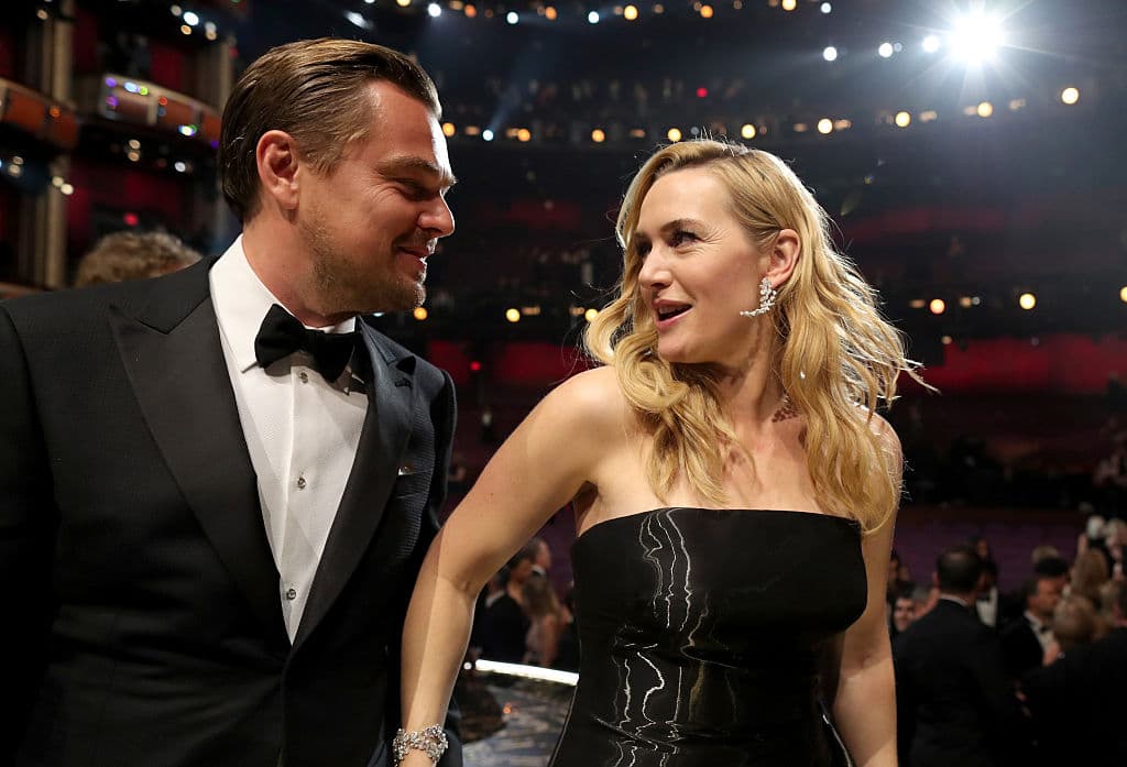 HOLLYWOOD, CA - FEBRUARY 28: Actor Leonardo DiCaprio (L) and Kate Winslet attend the 88th Annual Academy Awards at Dolby Theatre on February 28, 2016 in Hollywood, California. (Photo by Christopher Polk/Getty Images)