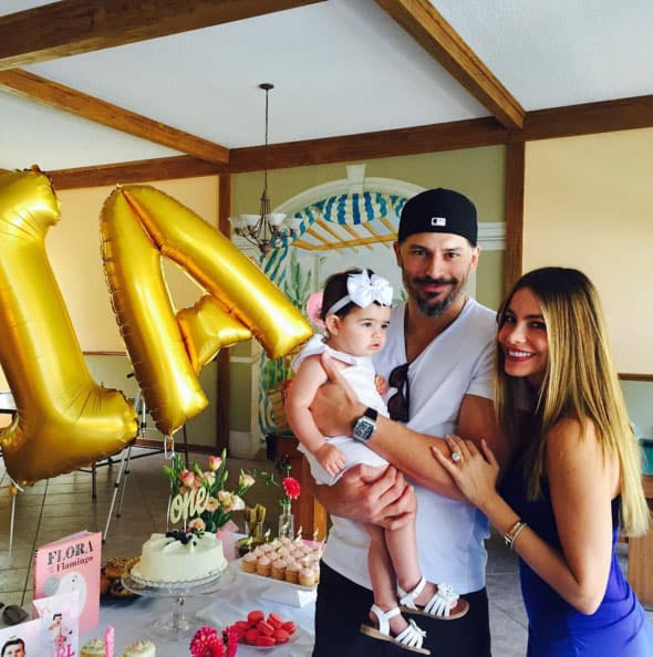 Festejando el primer cumpleaños de la bebé Gia.