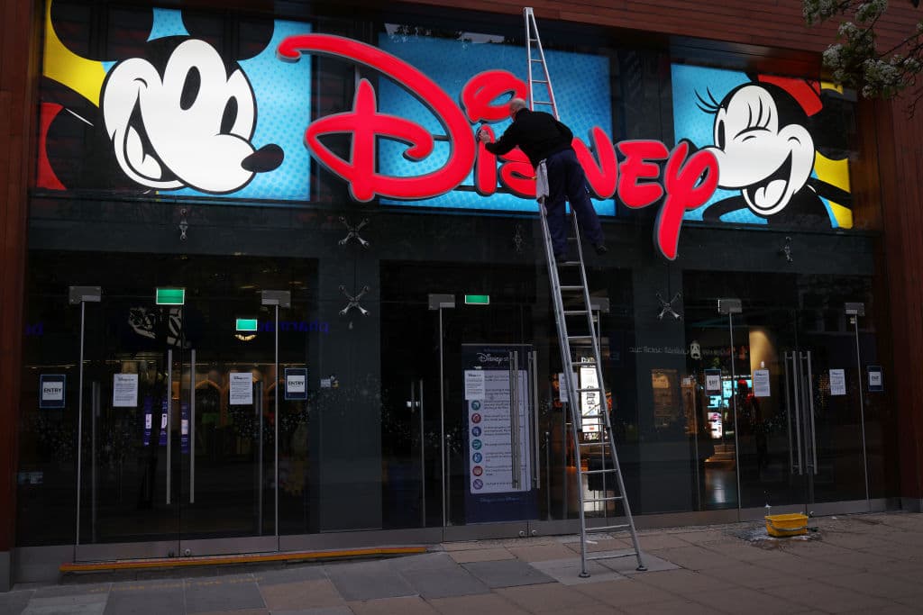 Así que fue construido a nivel de piso y poco a poco fueron cubiertos por juegos, castillos, restaurantes, etc.
<br>