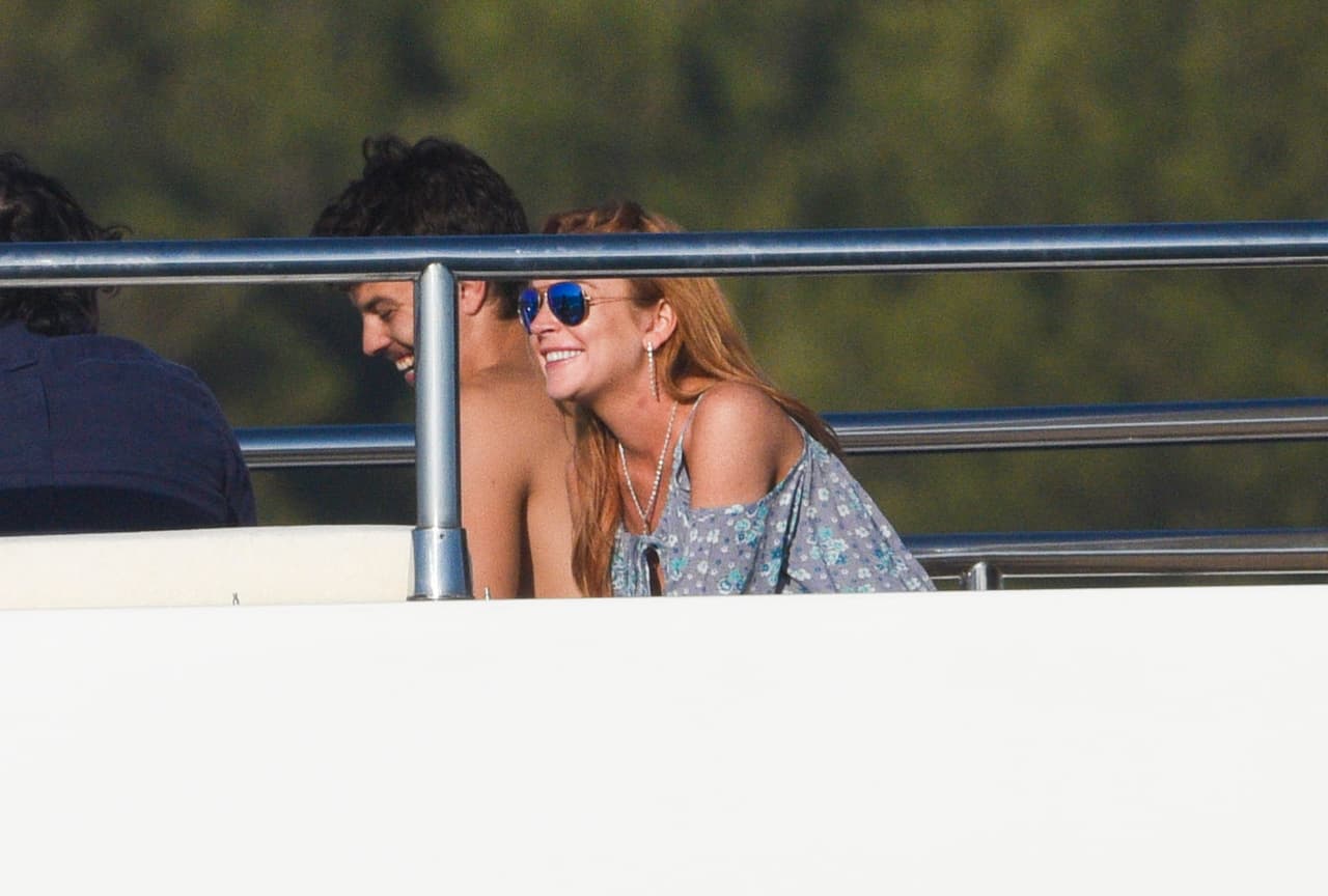 Se le ve muy feliz y enamorada.