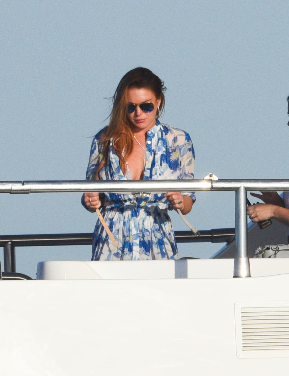 Ya en el yate, Lindsay se dispuso a disfrutar.