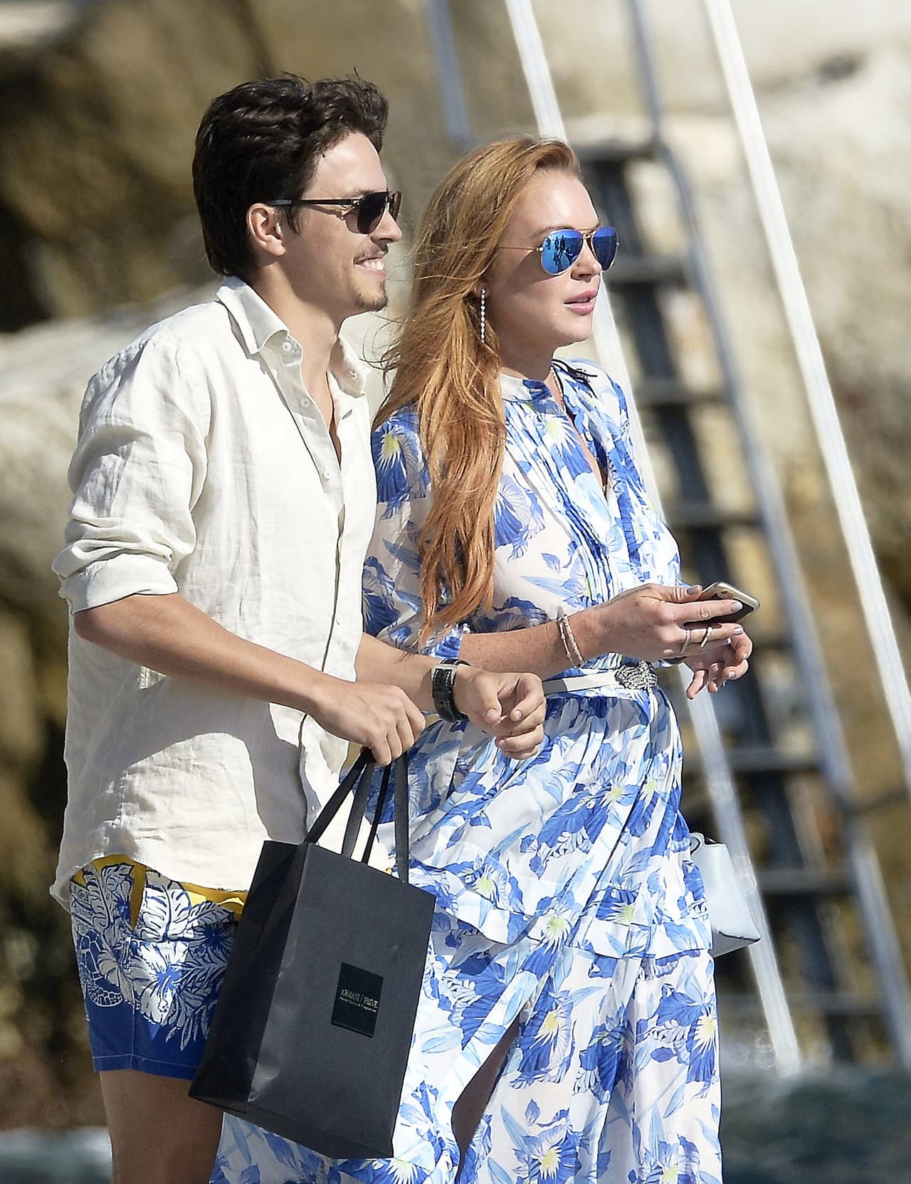 Los paparazzi la captaron junto a su galán Egor Tarabasov en la ciudad de Antibes, Francia.