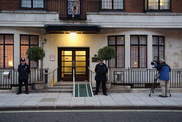 Desde recepción, Saldanha transfirió la llamada a la habitación, donde la atendió otra enfermera, que comunicó a sus interlocutores que la paciente se encontraba bien. "Ahora mismo está durmiendo y de momento ha pasado una noche sin incidentes. Le hemos dado líquidos y está estable", explicó esta.