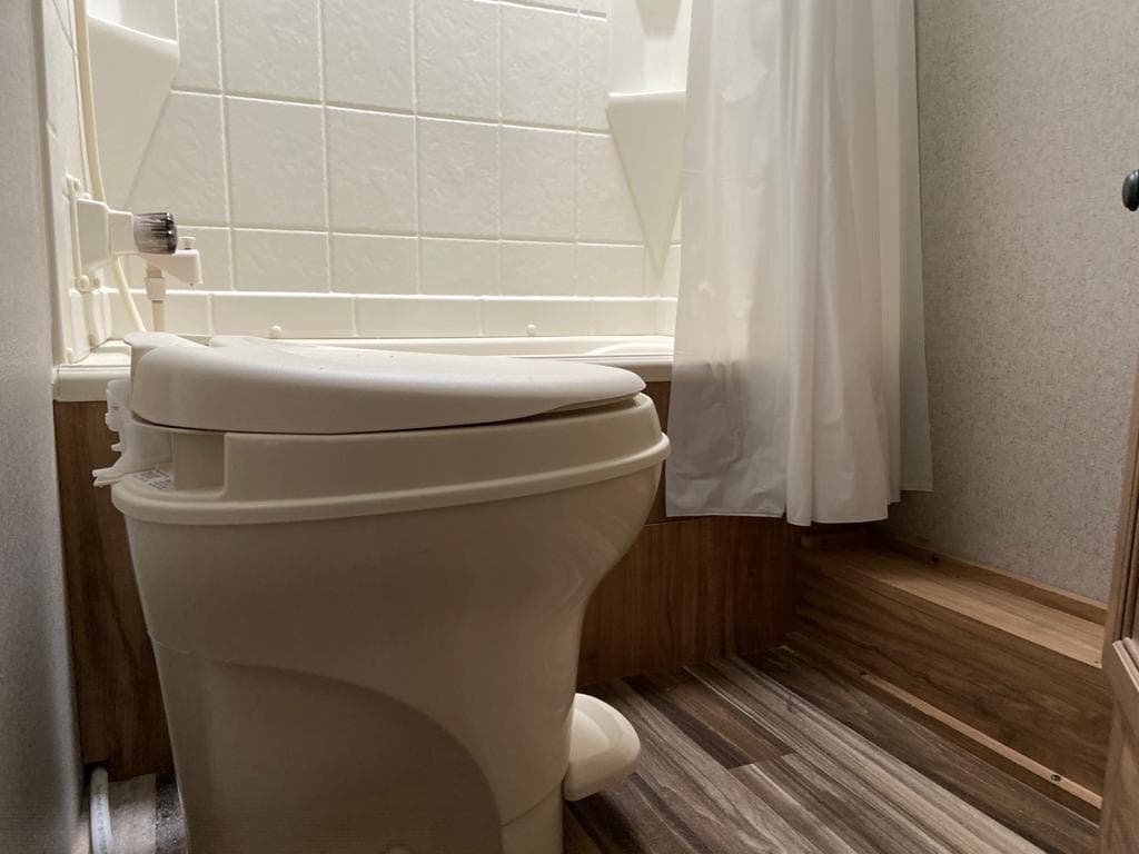 La ciudad de Oakland recibió 15 de estas casas rodantes que, de acuerdo con la alcaldesa Libby Schaff, podrán albergar a cerca de 70 personas en condición de calle.