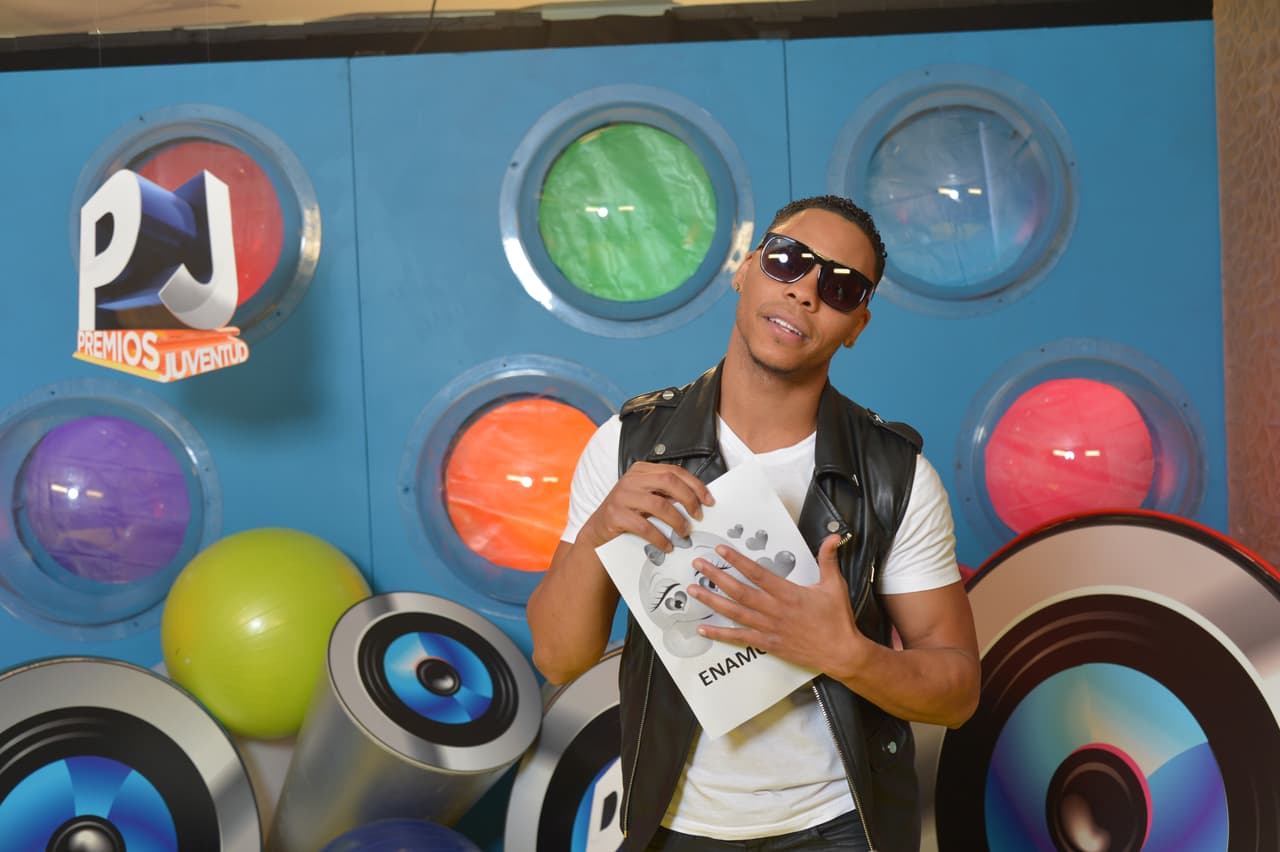 Además de eso, está que no cabe de emoción porque fue nominado como Revelación Juvenil.