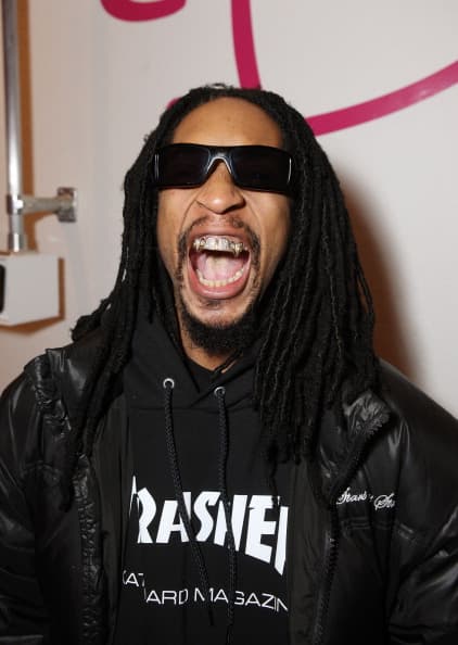 Entre los artistas urbanos no es nuevo el uso de 'grillz', pero suelen llevarlos a otro nivel como el rapero Lil Jones con esta pieza estimada en $50,000 que lució en el 
<i>Sundance Film Festival </i>en 2010.