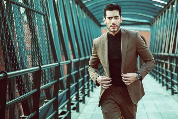 Estudió actuación en una reconocida escuela de la Ciudad de México.