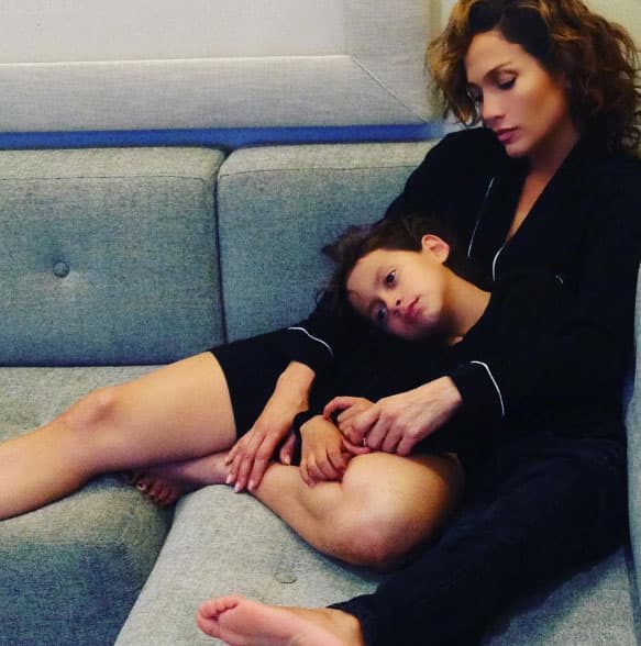 Jen con Max, muy cómodos y relajados tras un show.