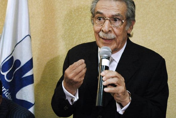 26 de enero. El ex dictador guatemalteco, José Efraín Ríos Mont, es procesado por la justicia de ese país centroamericano por los cargos de genocidio y lesa humanidad. Ríos Mont encabezó el golpe de estado del 23 de marzo de 1982 en contra del también general Romeo Lucas, quien murió exiliado en Venezuela. Ríos fue derrocado en agosto de 1983 por el general Héctor Humberto Mejía.