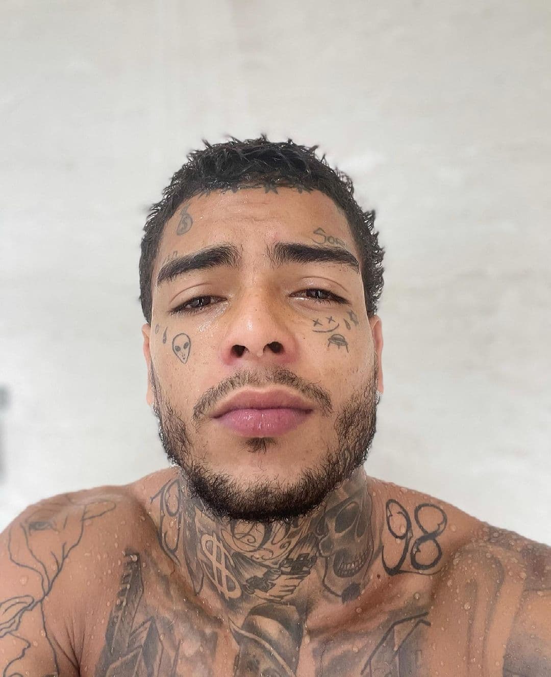 <b>El equipo de rescate de los bomberos lo encontró con vida</b> y lo trasladaron al Hospital Municipal Miguel Coutode Gávea, pero sus heridas eran demasiado graves. 
<br>