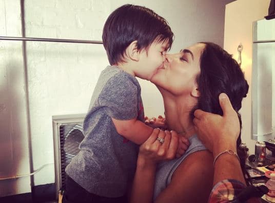 El pequeño Mateo vuelve loca de amor a su mamita y ambos son grandes cómplices de travesuras.