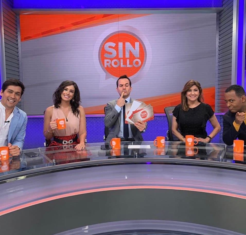 Desde hace unas semanas, Carlos Calderón, quien sufrió una grave lesión en el pie, volvió a tomar las riendas de la mesa de Sin Rollo. Pero fue hasta el pasado lunes 24 de septiembre que reanudó todas sus actividades en Despierta América.