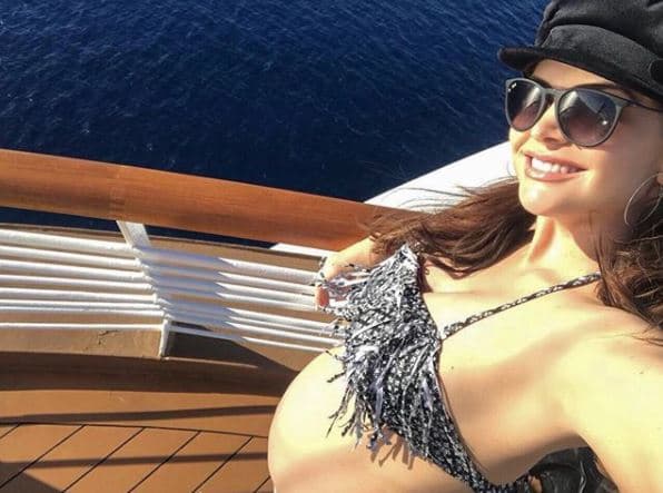 Luego de ocho meses de embarazo, Marisol luce radiante y hasta se permite presumir orgullosa su tierno
<i> baby bump.</i>