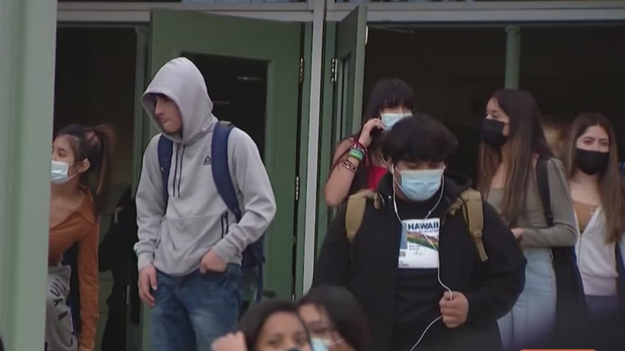 Autoridades buscan a responsables del tiroteo cerca de una escuela que dejó seis estudiantes heridos en Colorado