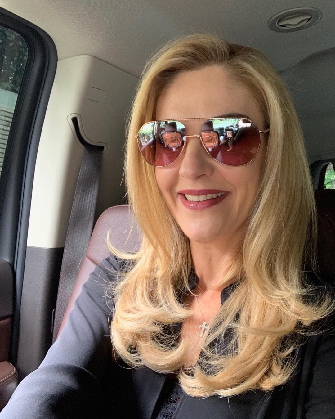 “Si no podemos estar juntas, nos hablamos por teléfono, me manda videos de 
<a href="https://www.univision.com/famosos/no-se-que-haria-sin-ella-angelica-rivera-alza-vuelo-y-sofia-castro-sufre-su-ausencia-fotos">sus hijas</a> y yo también le mando videos de 
<a href="https://www.univision.com/famosos/chantal-andere-celebra-en-grande-el-nacimiento-de-la-nina-que-hace-10-anos-le-cambio-la-vida-fotos">mi hija</a> montando a caballo o mi hijo en el karate”, compartió la actriz.