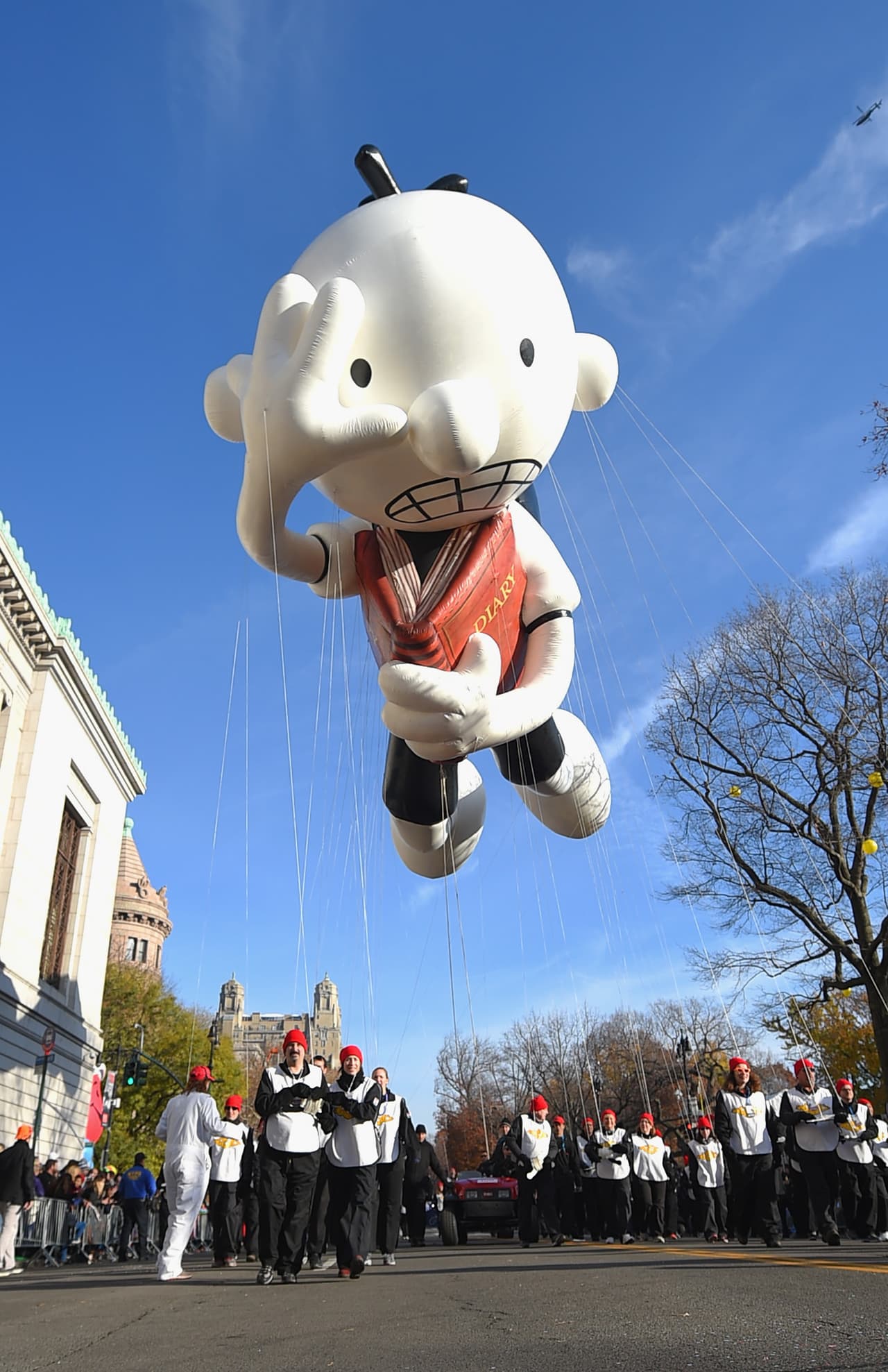 Al sumamente resguardado desfile acudieron cientos de personas y personalidades como Mariah Carey, Jordin Sparks y Shawn Mendes.