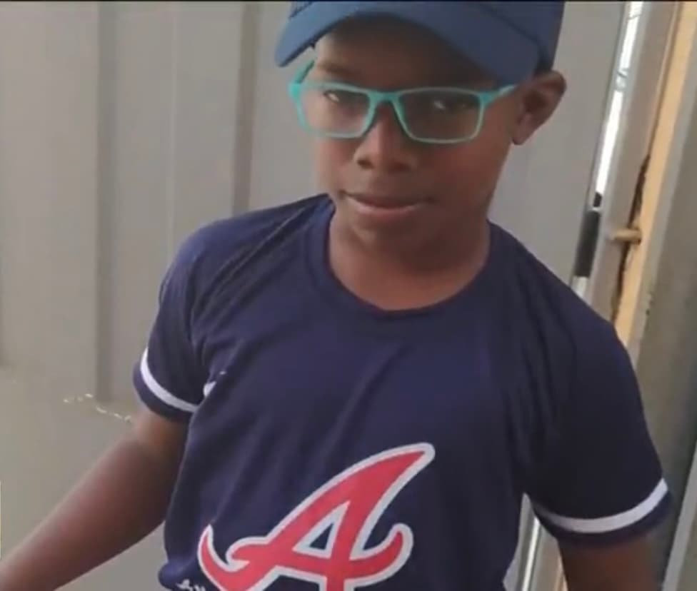 En tan solo 10 meses, la vida de una familia que tenía como centro a un niño inquieto con un talento innato para jugar béisbol, cambio de manera estrepitosa por una enfermedad. 
<br>