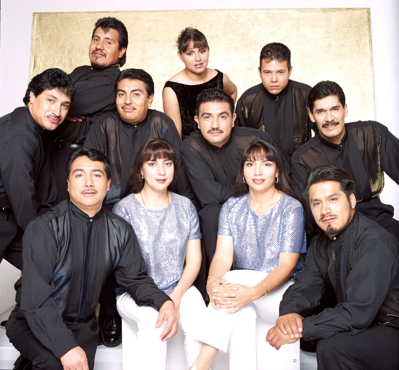 Saca tus mejores pasos de baile, porque la banda originaria de la Ciudad de México te hará bailar como nunca.