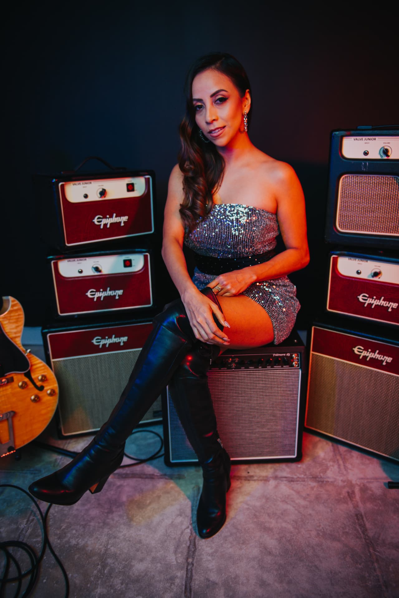 Su frase favorita es: “La vida es muy corta, vívela. La vida es de altas y bajas, búscale el lado bueno a lo malo. Y sigue siempre hacia adelante, con una sonrisa”.