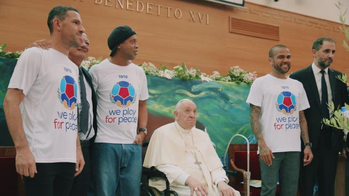 El Papa anuncia el Partido por la Paz; Messi y Dinho participarán