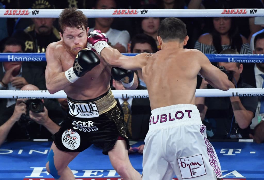 A diferencia de la primera pelea Álvarez salió a buscar el combate, no reculó, se mantuvo estático, haciéndole frente a Golovkin, y cambiando la perspectiva del primer encuentro.