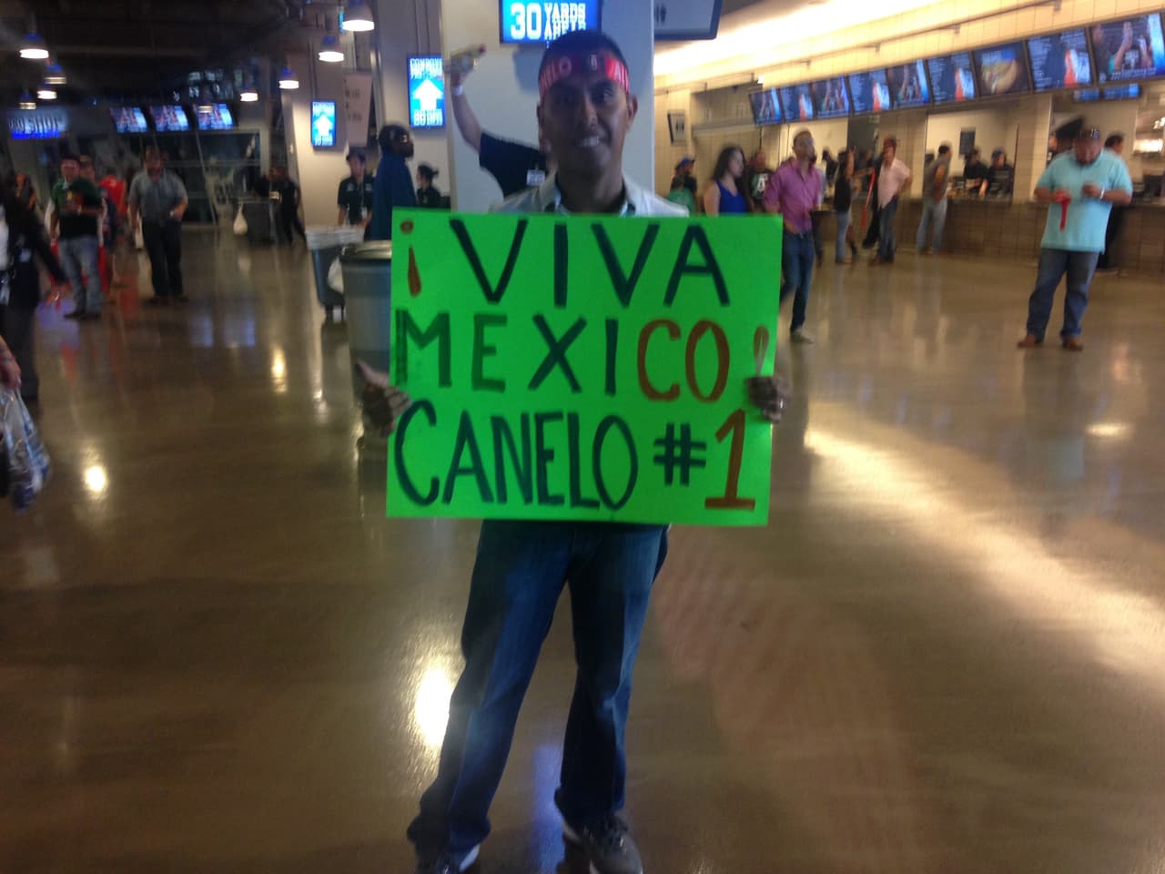 Y que "Viva México"... Para muchos, hoy el 'Canelo' no solo es el número 1 de México, sino del mundo.