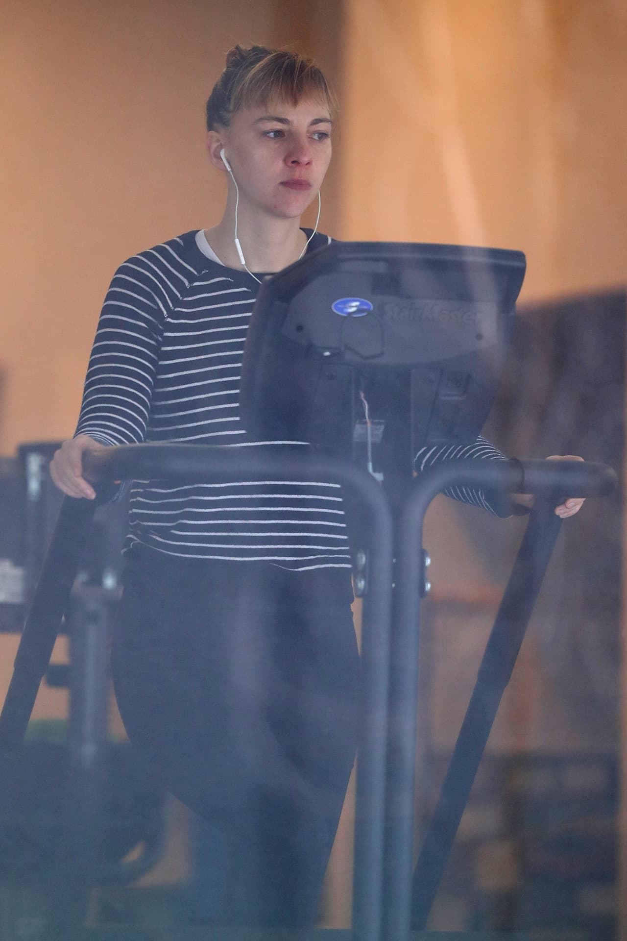 En esta serie de fotografías también aparece la actriz Erin Darke, novia del actor.