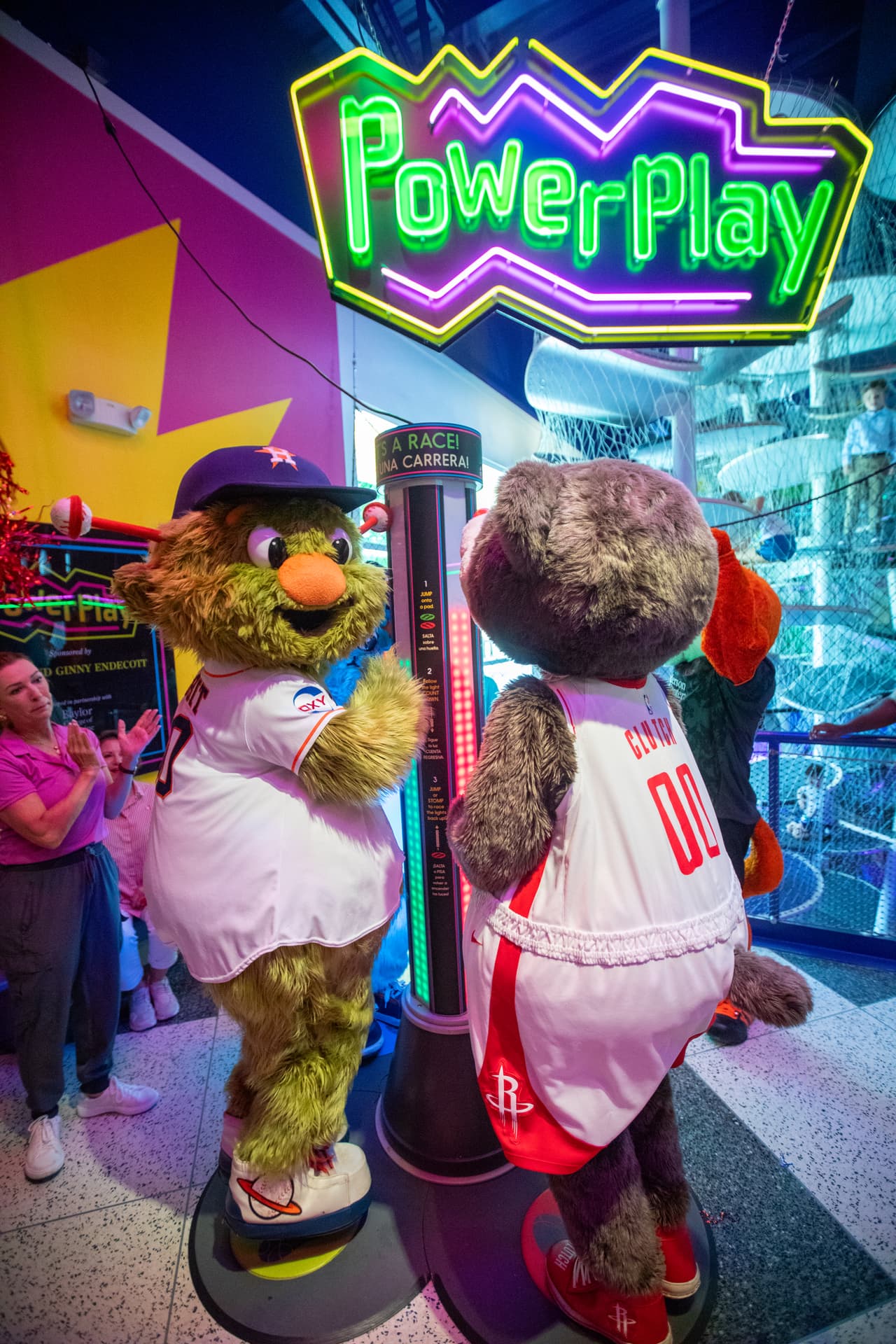 <b>"Aquí pueden bailar, estirarse, escalar",</b> explica Henry Yau, representante del museo.