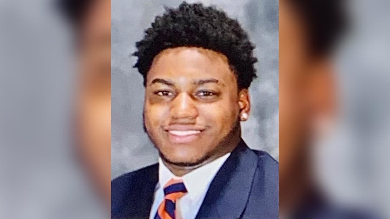 Christopher Darnell Jones Jr. un exjugador de los Cavaliers de la Universidad de Virginia, fue identificado como el sospechoso.