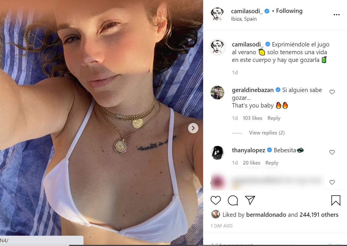 En esta 
<b><a href="https://www.instagram.com/p/CFVJMDah9N4/" target="_blank">otra foto</a></b> dijo: "Exprimiéndole el jugo al verano, solo tenemos una vida en este cuerpo y hay que gozarla".
<br>