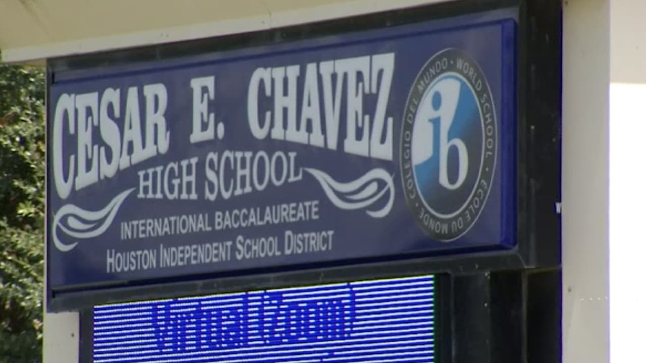 Vanessa Guillén estudió en la preparatoria César Chávez donde se graduó entre el 15% de los mejores estudiantes de su generación, en el año 2018.