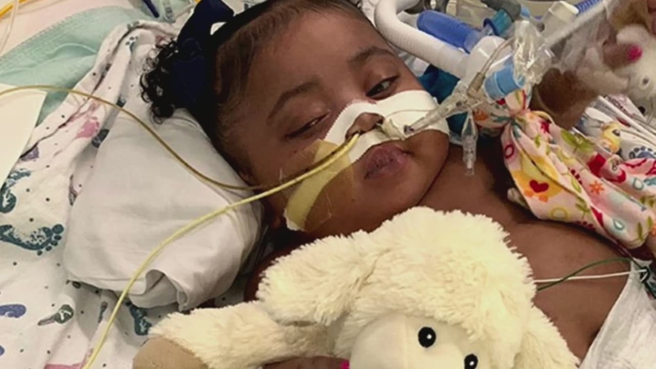 Orden de un juez evita que una bebé de 9 meses de nacida sea desconectada de la máquina que la mantiene con vida
