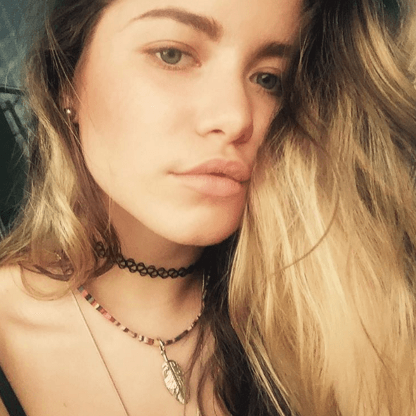 ¿Te acuerdas de estos? En los 90 fueron la sensación estos collares de plástico que van pegaditos al cuello.