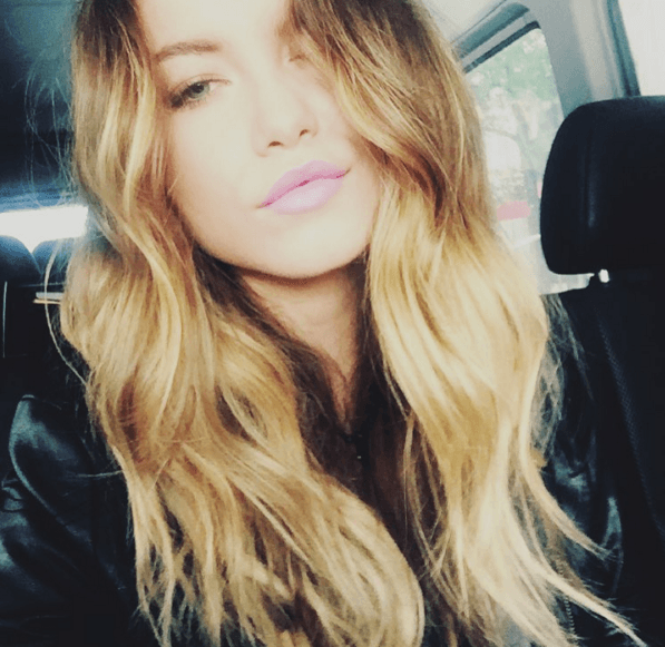 ¿Qué labios niña! Ese color rosa se le ve súper bonito.