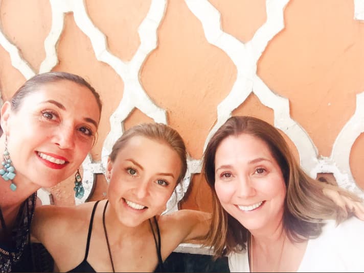 Incluso Angelique Boyer y Sebastián Rulli se convirtieron en sus padrinos cuando debutó en la obra musical 'La jaula de las locas' en el 2016.