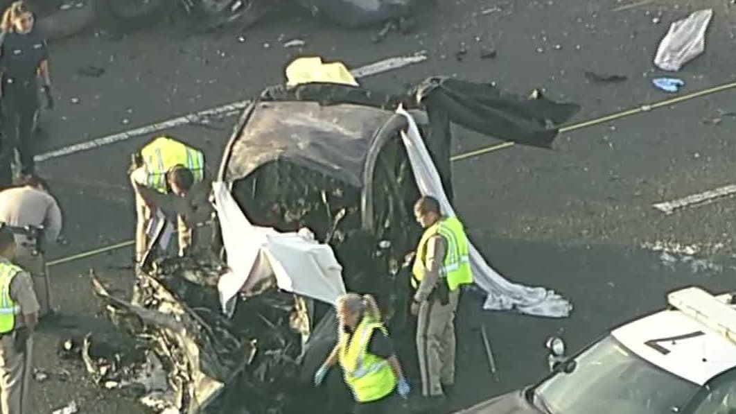 Un pasajero sobrevive y otros 5 ocupantes de un Sonata mueren en accidente en la autopista 710 en Long Beach