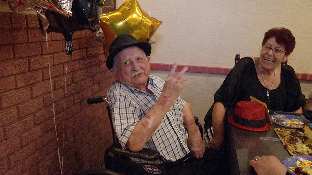 Fue reclutado en el ejército en 1942 y sirvió en la Segunda Guerra Mundial hasta 1945.