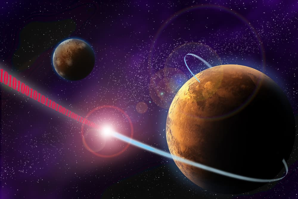 ¿Qué sucede cuando esto ocurre? ¿Qué significa un planeta retrógrado? ¿Será positivo o negativo para nosotros?
<br>El término retrógrado se usa para describir un astro que aparentemente se ve como si marchara “hacia atrás” en el cielo, un fenómeno que siempre desconcertaba a los antiguos ya que sabemos que ningún cuerpo celeste se detiene en el espacio para ir “hacia atrás”. Sin embargo, así se ve a simple vista, y esto ocurre por las posiciones respectivas de la Tierra y las órbitas de los planetas alrededor del Sol.