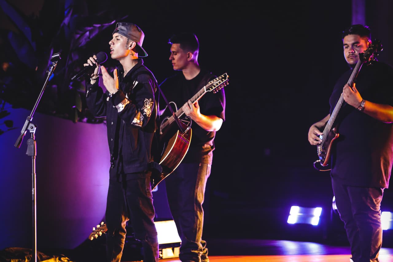Hace unas semanas, cuando se enteró de su triple nominación a Premios Juventud, el cantante había dicho con humildad que se conformaría con ganarse al menos uno.
<br>