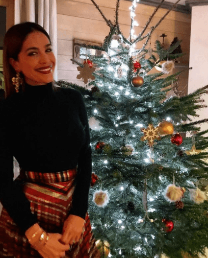 "Que sus hogares estén llenos de amor y de alegría", deseo Karla Martínez esta Navidad.