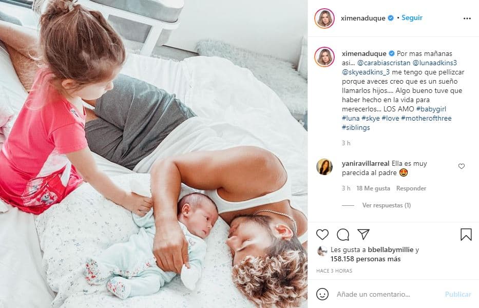 Ximena Duque no quiso quedarse atrás. También le dio repost a la foto: "Por más mañanas así. Me tengo que pellizcar porque a veces creo que es un sueño llamarlos hijos. Algo bueno tuve que haber hecho en la vida para merecerlos", anotó.