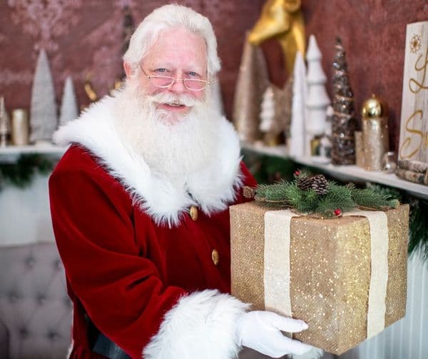 <b>Mall of Georgia (Hasta el 24 de diciembre)</b>
<br>Dirección: 3333 Buford Dr., Buford
<br>Teléfono: 678-482-8788
<br>Sitio web:
<a href="https://www.simon.com/mall/mall-of-georgia/stores/santa-photo-experience/stream/pet-photos-with-santa-6208896">https://www.simon.com/mall/mall-of-georgia/stores/santa-photo-experience/stream/pet-photos-with-santa-6208896</a>
<br>
<br>
<b><a href="https://goo.gl/maps/KGfT5m41jvaT62GPA">Cómo llegar</a></b>